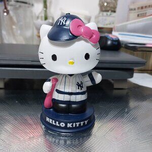 Forever Collectibles 2014 Hello Kitty Limited Edition NY Yankees Cutie Pie